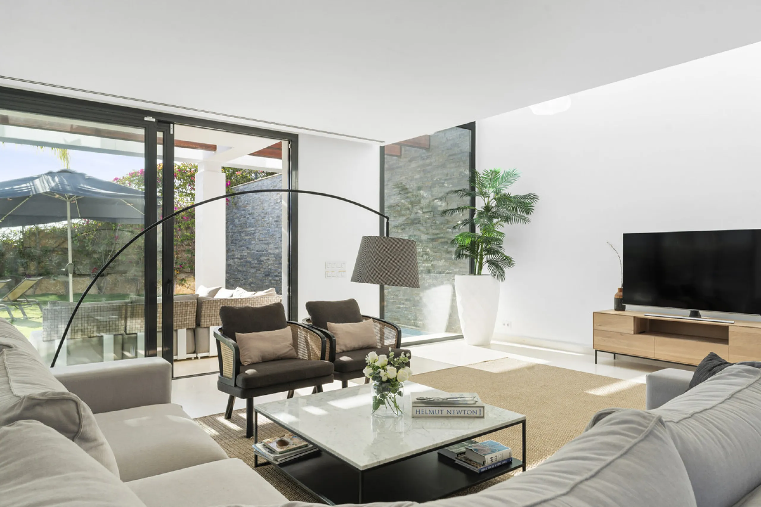 House - Semi-Detached House в продаже в Marbella, Málaga. В доме 5 спален и 5 ванных комнат. Площадь дома 310 м². Площадь участка 360 м²