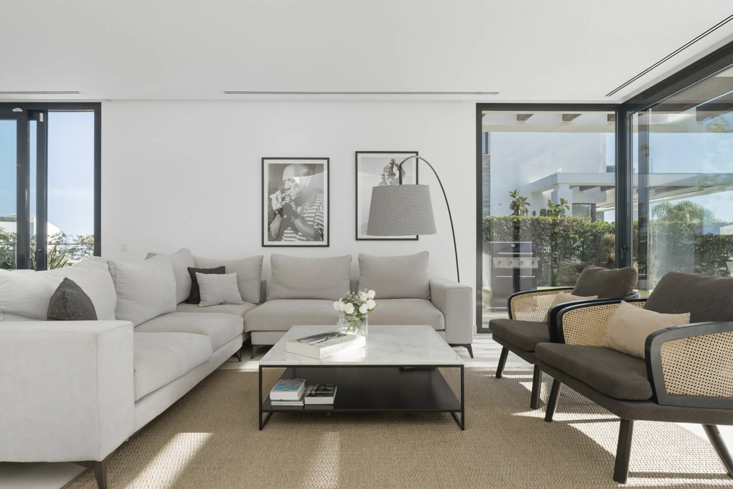 House - Semi-Detached House в продаже в Marbella, Málaga. В доме 5 спален и 5 ванных комнат. Площадь дома 310 м². Площадь участка 360 м²