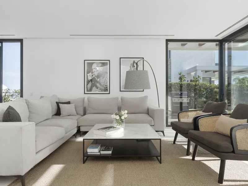 House - Semi-Detached House в продаже в Marbella, Málaga. В доме 5 спален и 5 ванных комнат. Площадь дома 310 м². Площадь участка 360 м²