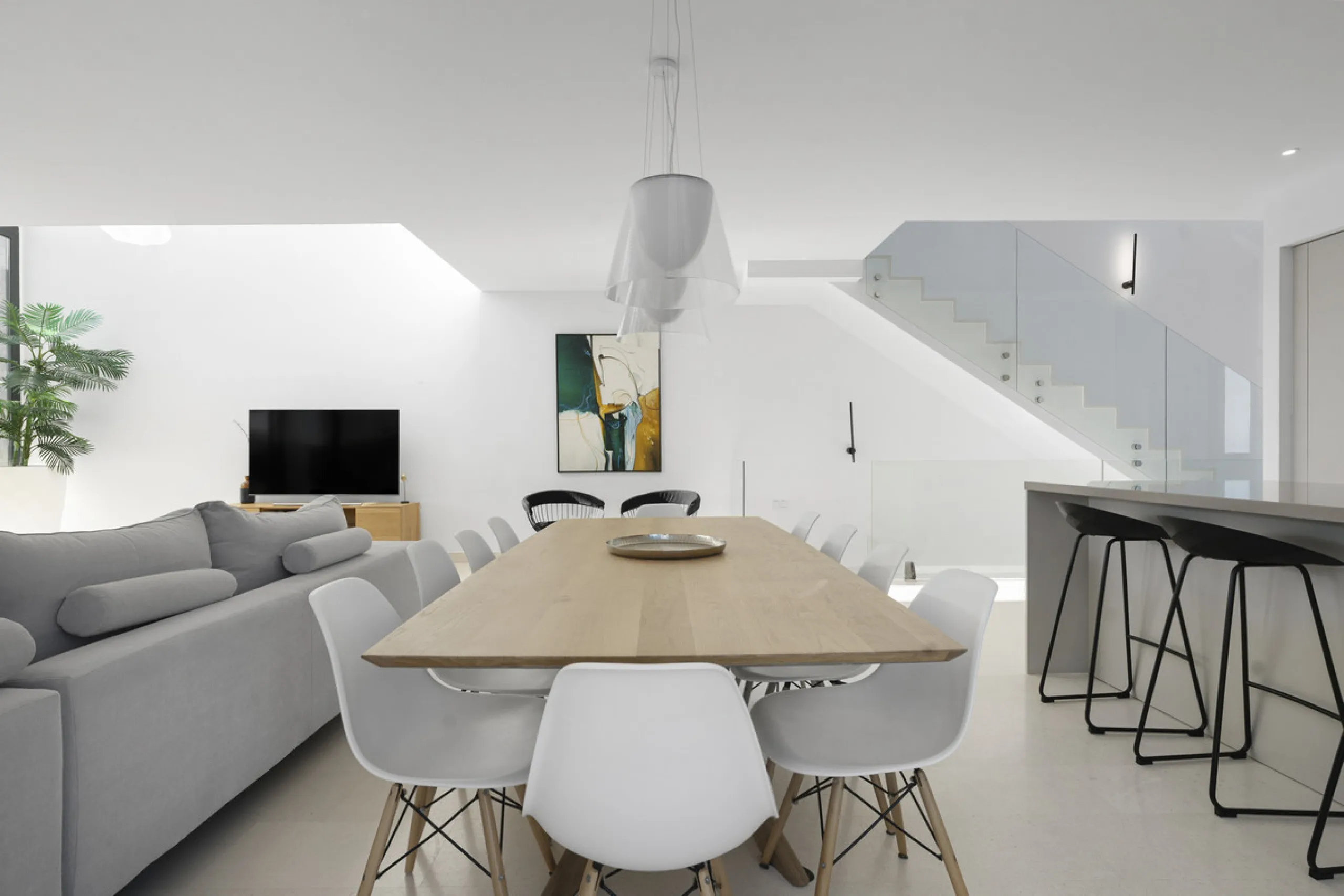 House - Semi-Detached House в продаже в Marbella, Málaga. В доме 5 спален и 5 ванных комнат. Площадь дома 310 м². Площадь участка 360 м²