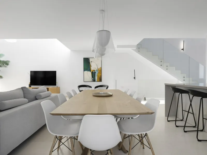 House - Semi-Detached House в продаже в Marbella, Málaga. В доме 5 спален и 5 ванных комнат. Площадь дома 310 м². Площадь участка 360 м²