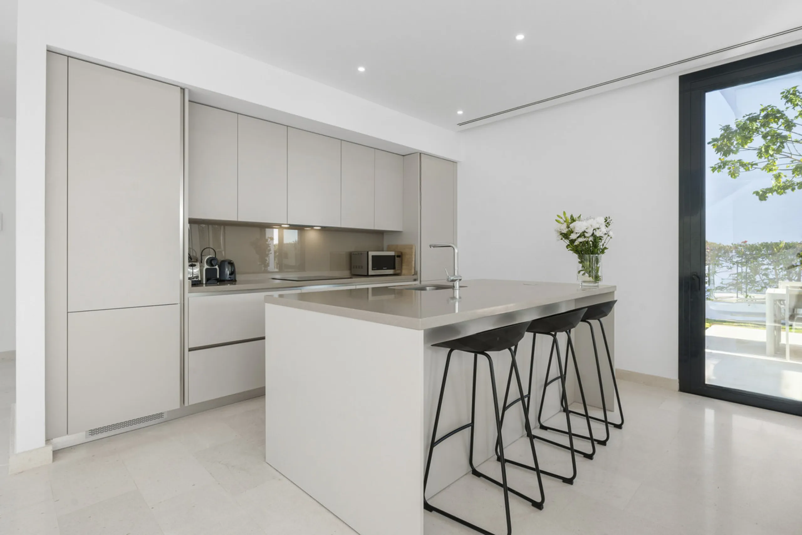 House - Semi-Detached House в продаже в Marbella, Málaga. В доме 5 спален и 5 ванных комнат. Площадь дома 310 м². Площадь участка 360 м²