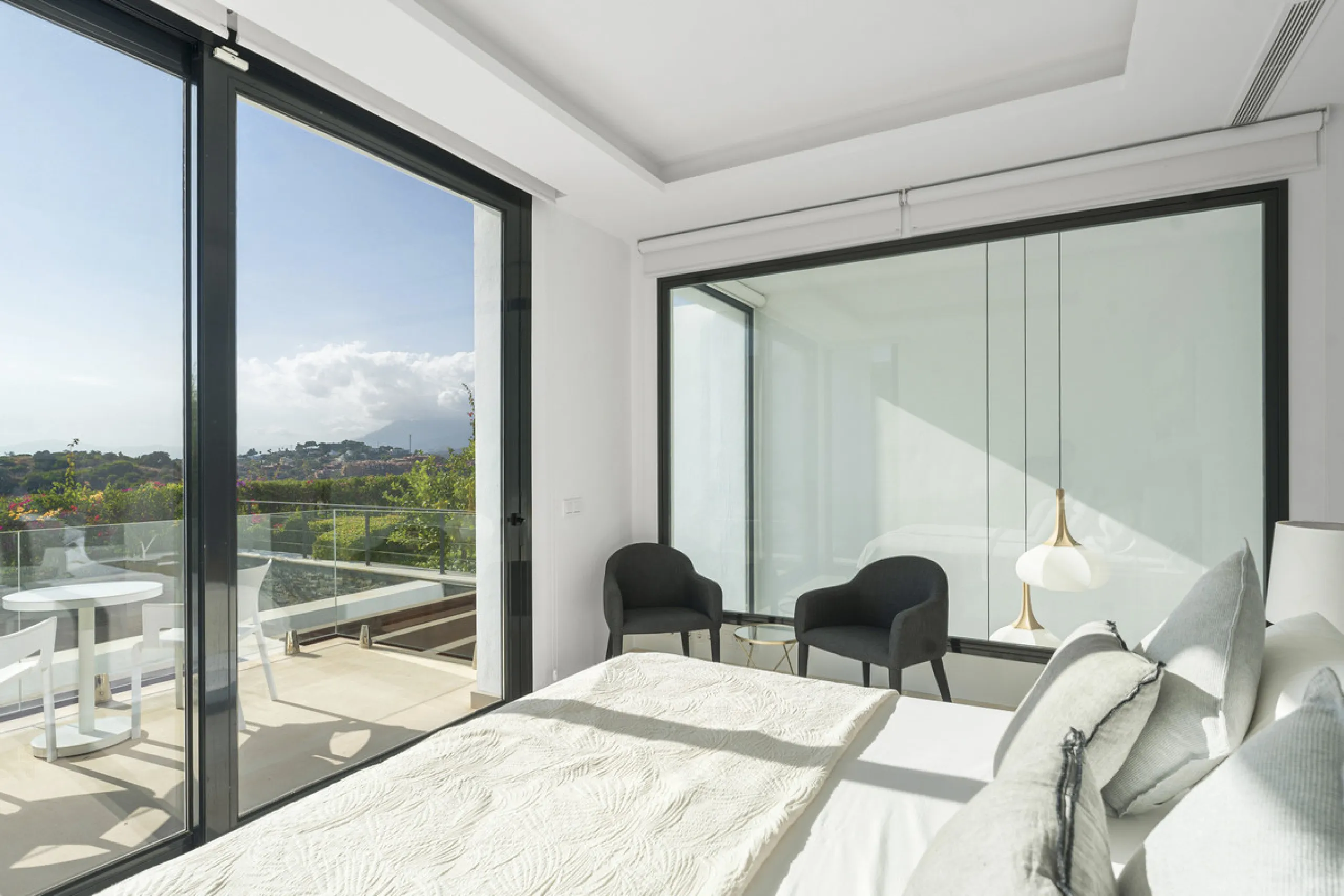 House - Semi-Detached House в продаже в Marbella, Málaga. В доме 5 спален и 5 ванных комнат. Площадь дома 310 м². Площадь участка 360 м²