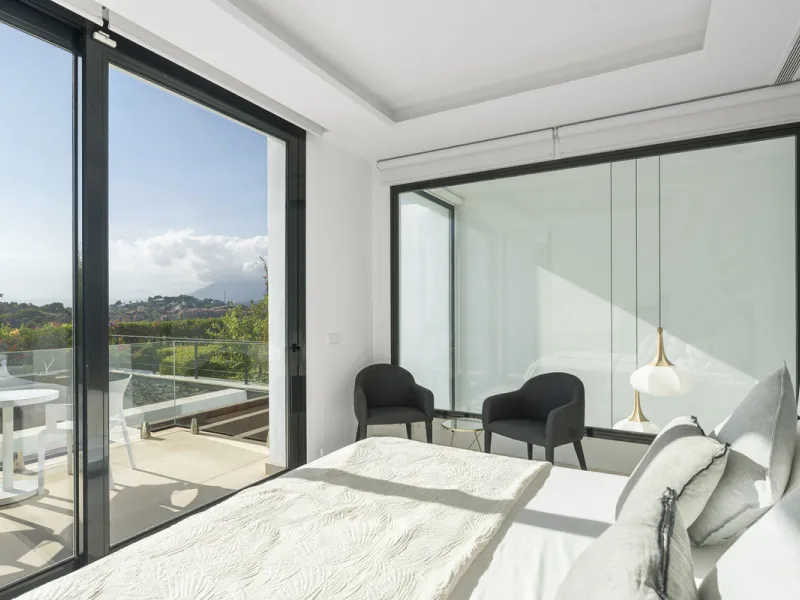 House - Semi-Detached House в продаже в Marbella, Málaga. В доме 5 спален и 5 ванных комнат. Площадь дома 310 м². Площадь участка 360 м²