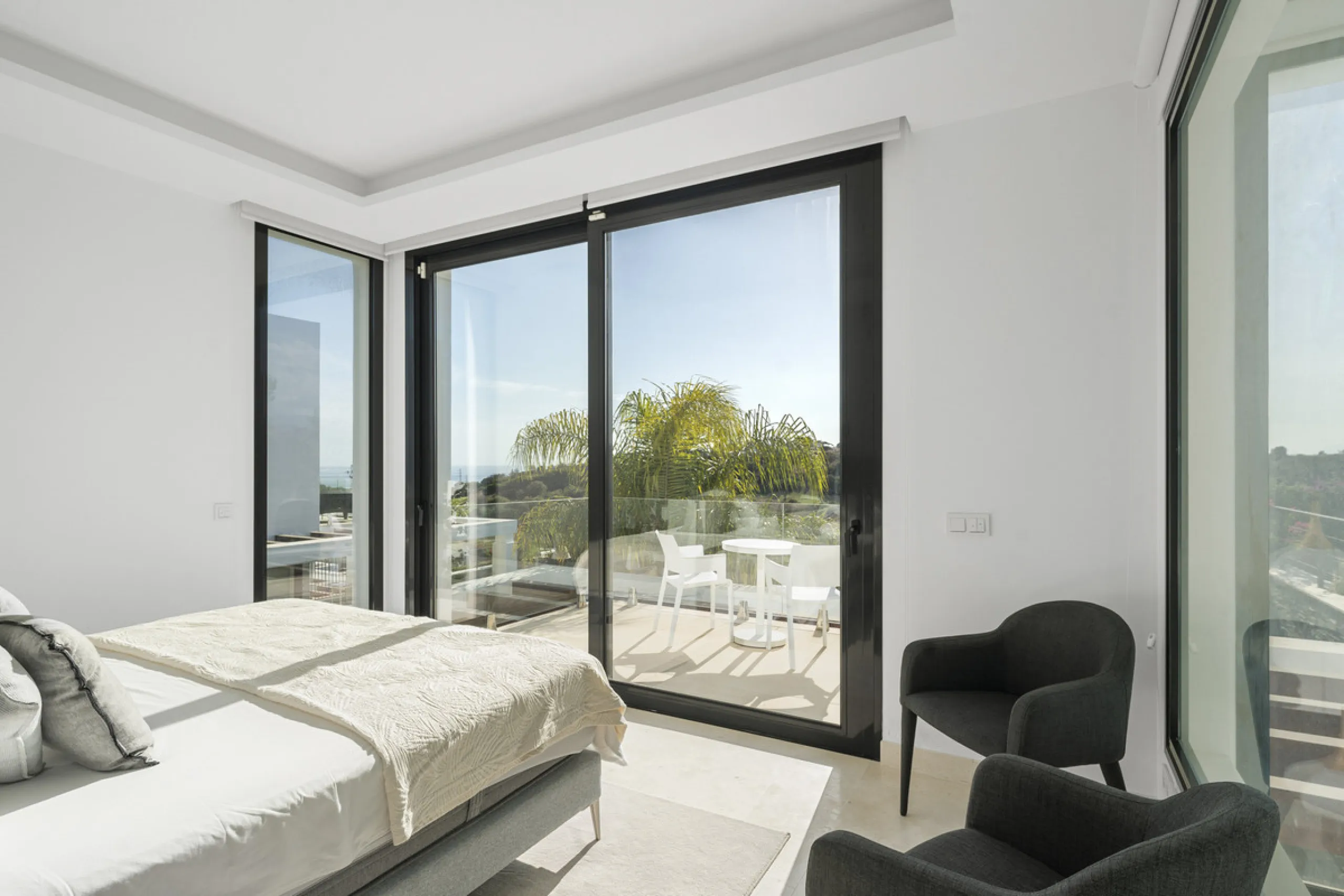 House - Semi-Detached House в продаже в Marbella, Málaga. В доме 5 спален и 5 ванных комнат. Площадь дома 310 м². Площадь участка 360 м²
