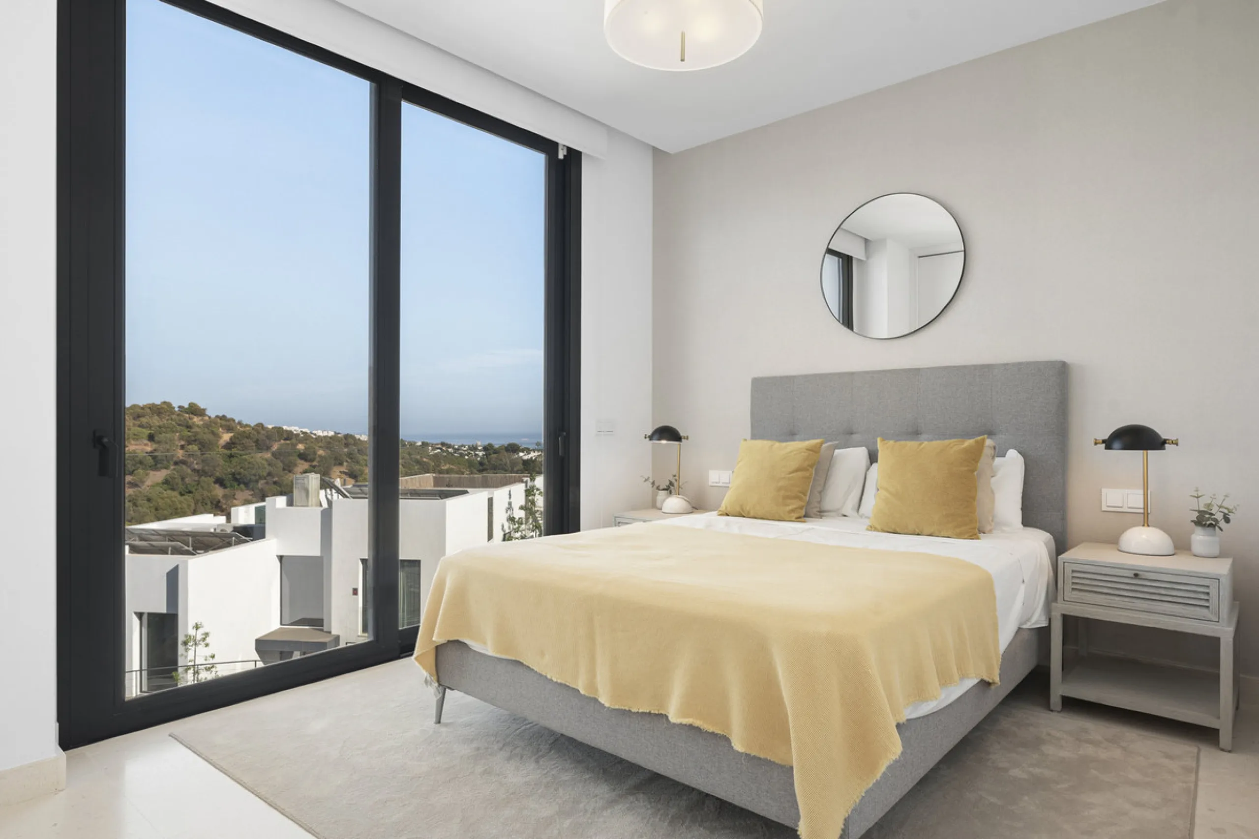 House - Semi-Detached House в продаже в Marbella, Málaga. В доме 5 спален и 5 ванных комнат. Площадь дома 310 м². Площадь участка 360 м²