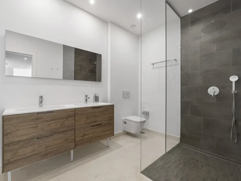House - Semi-Detached House в продаже в Marbella, Málaga. В доме 5 спален и 5 ванных комнат. Площадь дома 310 м². Площадь участка 360 м²