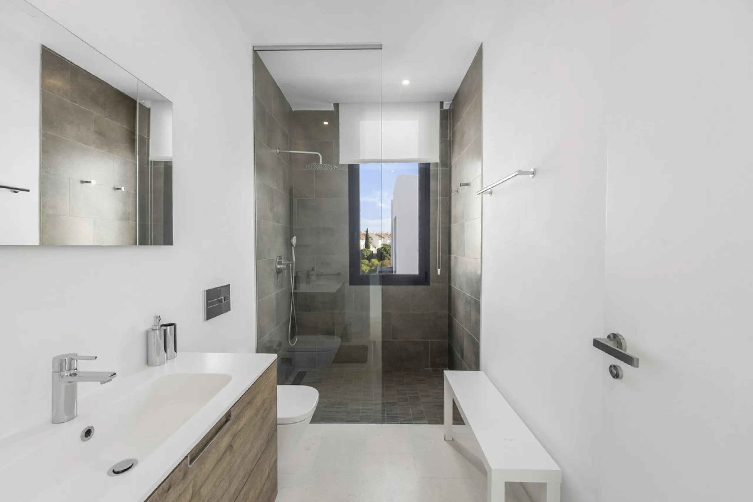 House - Semi-Detached House в продаже в Marbella, Málaga. В доме 5 спален и 5 ванных комнат. Площадь дома 310 м². Площадь участка 360 м²