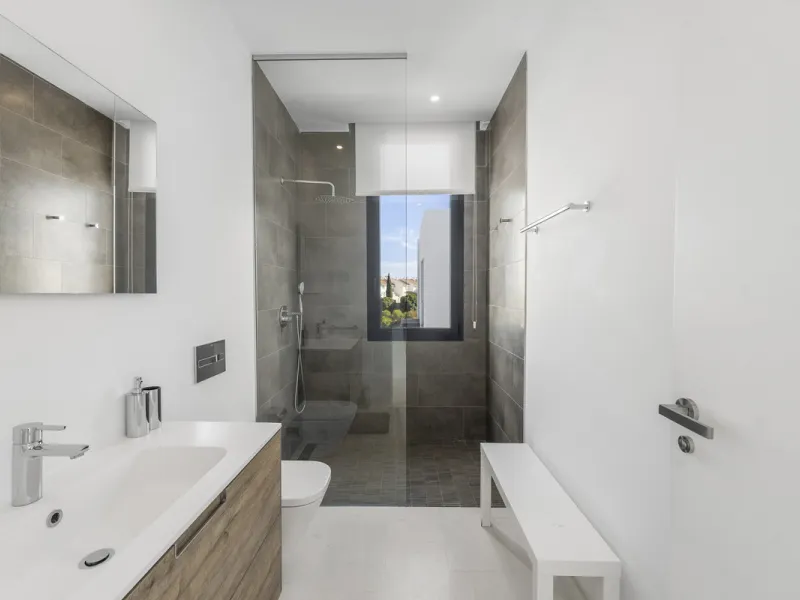 House - Semi-Detached House в продаже в Marbella, Málaga. В доме 5 спален и 5 ванных комнат. Площадь дома 310 м². Площадь участка 360 м²