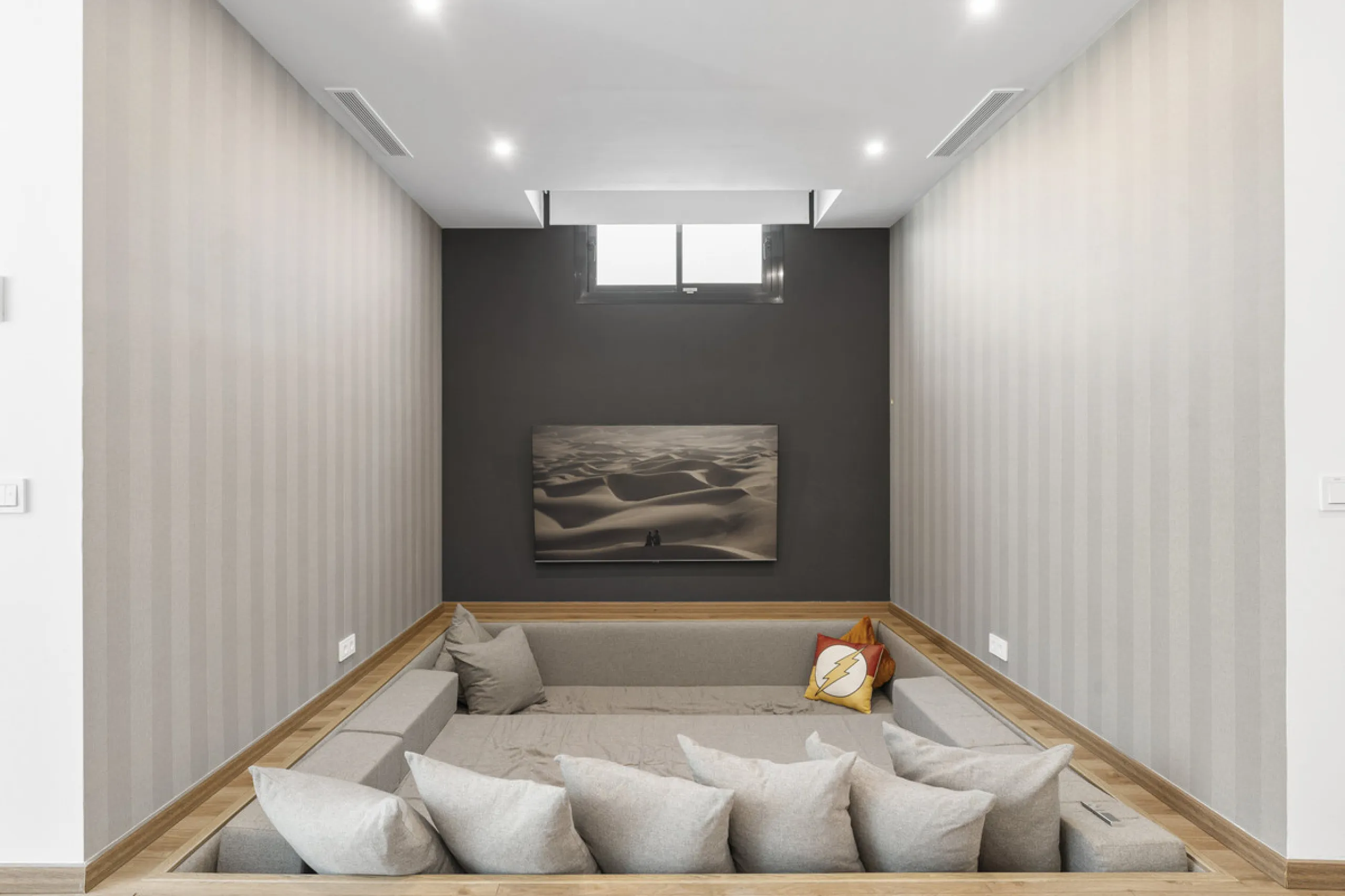 House - Semi-Detached House в продаже в Marbella, Málaga. В доме 5 спален и 5 ванных комнат. Площадь дома 310 м². Площадь участка 360 м²