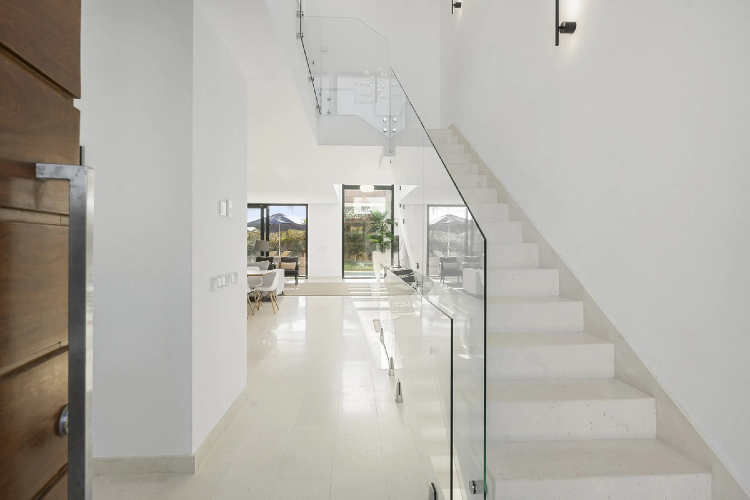 House - Semi-Detached House в продаже в Marbella, Málaga. В доме 5 спален и 5 ванных комнат. Площадь дома 310 м². Площадь участка 360 м²