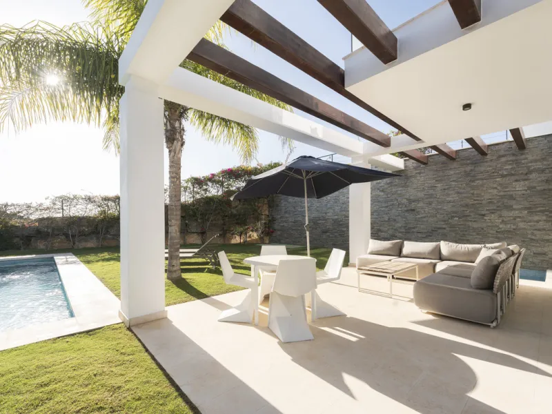 House - Semi-Detached House в продаже в Marbella, Málaga. В доме 5 спален и 5 ванных комнат. Площадь дома 310 м². Площадь участка 360 м²