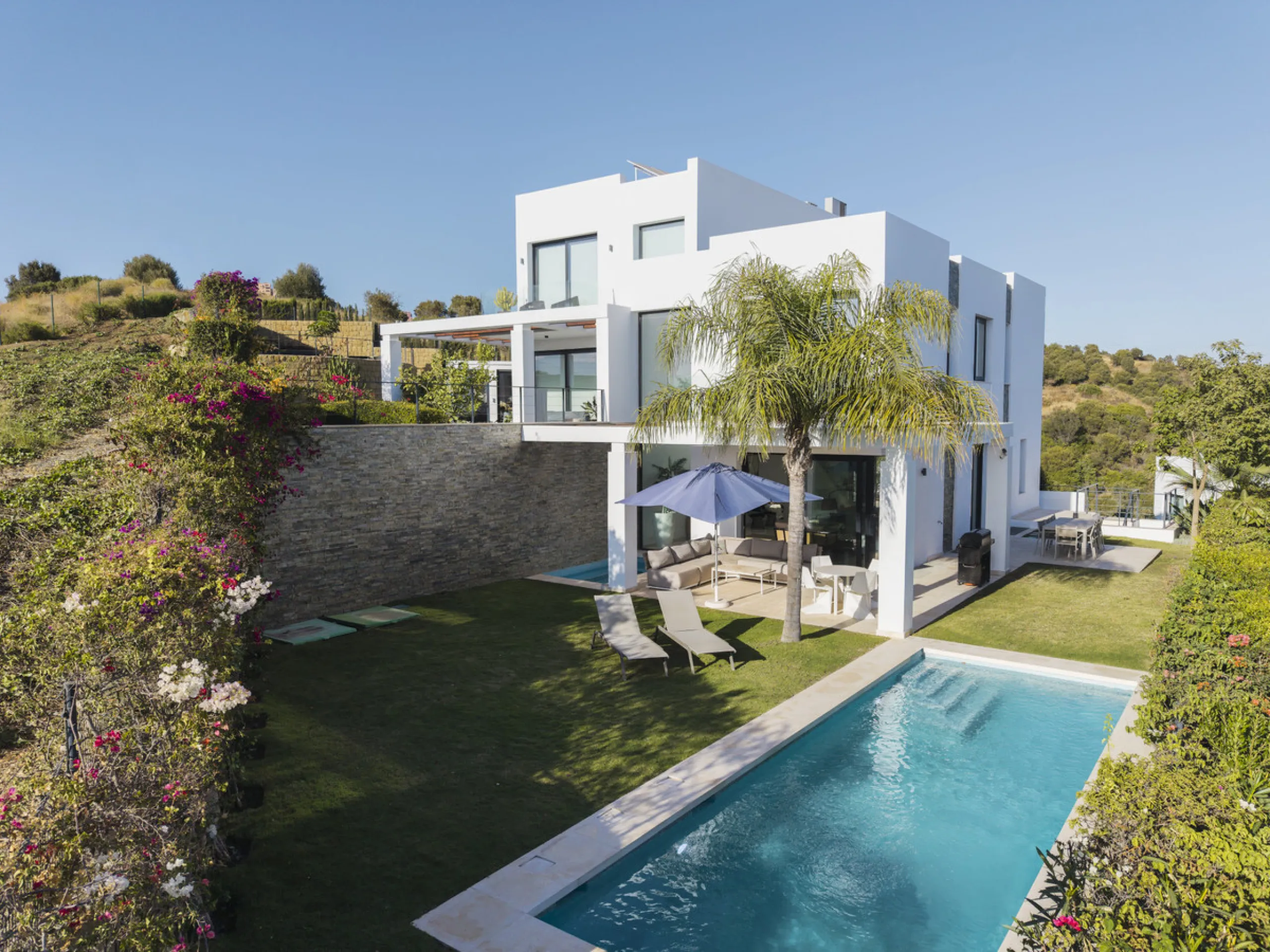 House - Semi-Detached House в продаже в Marbella, Málaga. В доме 5 спален и 5 ванных комнат. Площадь дома 310 м². Площадь участка 360 м²