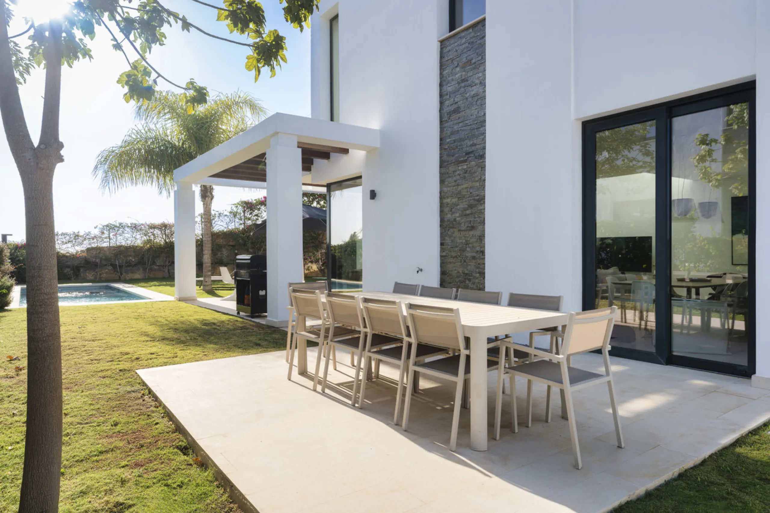House - Semi-Detached House в продаже в Marbella, Málaga. В доме 5 спален и 5 ванных комнат. Площадь дома 310 м². Площадь участка 360 м²