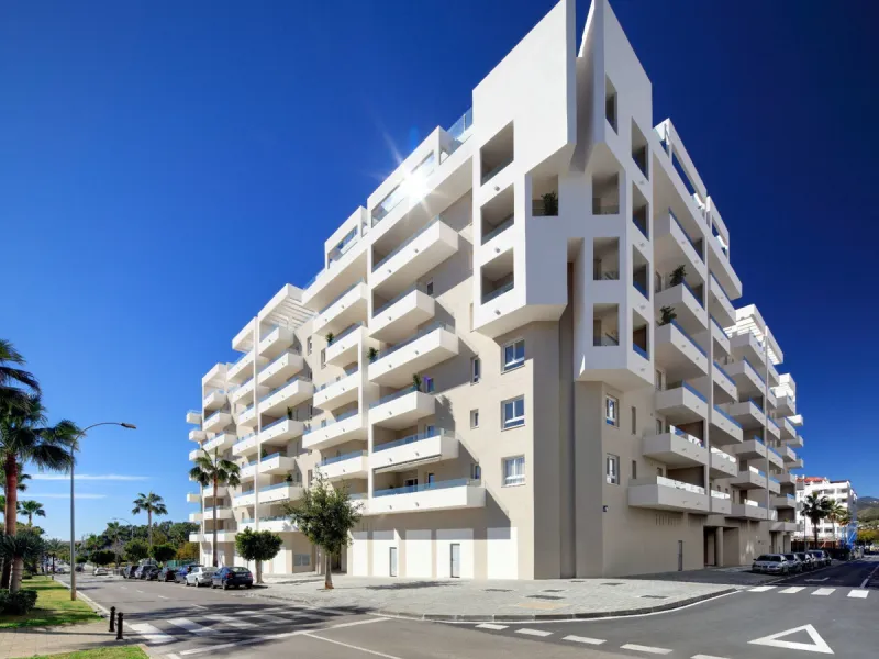 This refined apartment in Nueva Andalucía offers the perfect balance between comfort, style and convenience. Situated on the 6th floor, the property enjoys open sea and mountain views, enhancing the sense of space and light throughout the home. With 3 spa