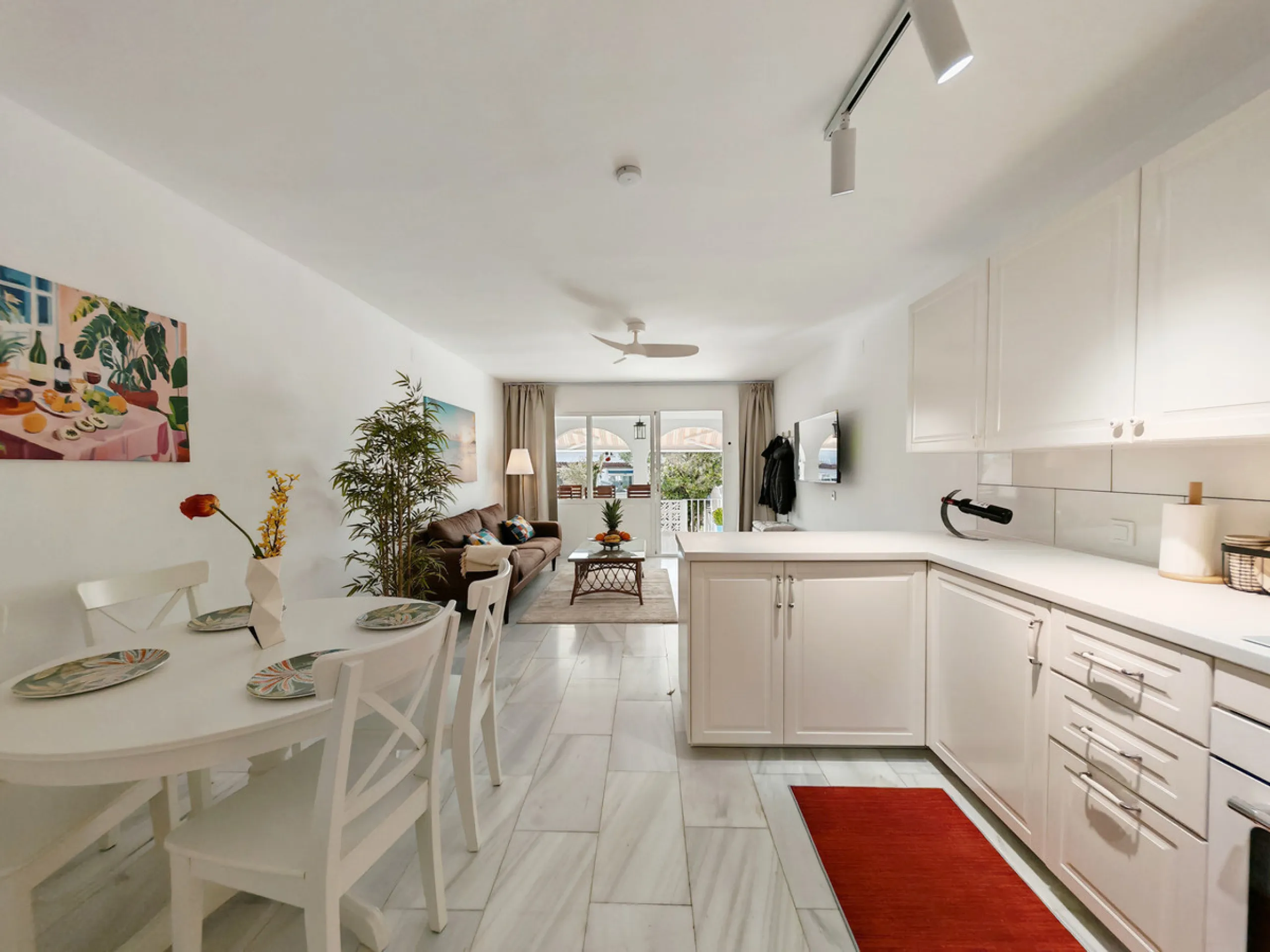Town House for sale in , Manilva with 3 bedrooms, 2 bathrooms and with orientation south/east, with communal swimming pool, private garage (1 parking spaces) and private garden. Regarding property dimensions, it has 142 m² built and 25 m² terrace. Has the