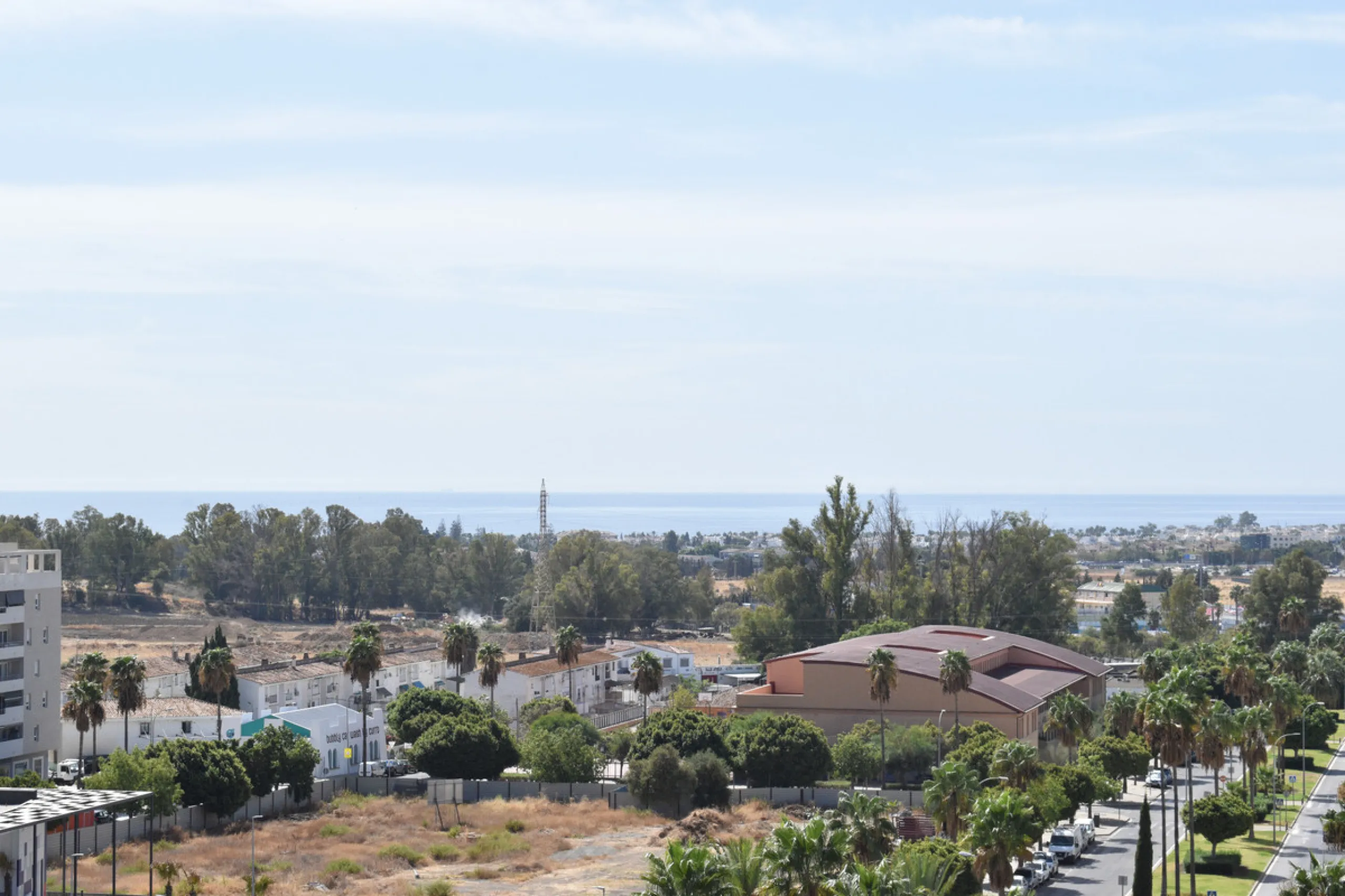This refined apartment in Nueva Andalucía offers the perfect balance between comfort, style and convenience. Situated on the 6th floor, the property enjoys open sea and mountain views, enhancing the sense of space and light throughout the home. With 3 spa