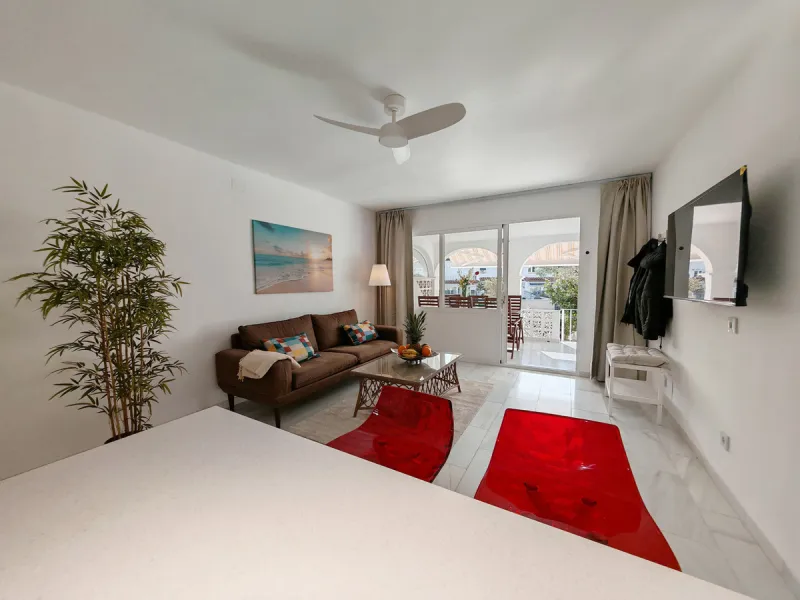 Town House for sale in , Manilva with 3 bedrooms, 2 bathrooms and with orientation south/east, with communal swimming pool, private garage (1 parking spaces) and private garden. Regarding property dimensions, it has 142 m² built and 25 m² terrace. Has the