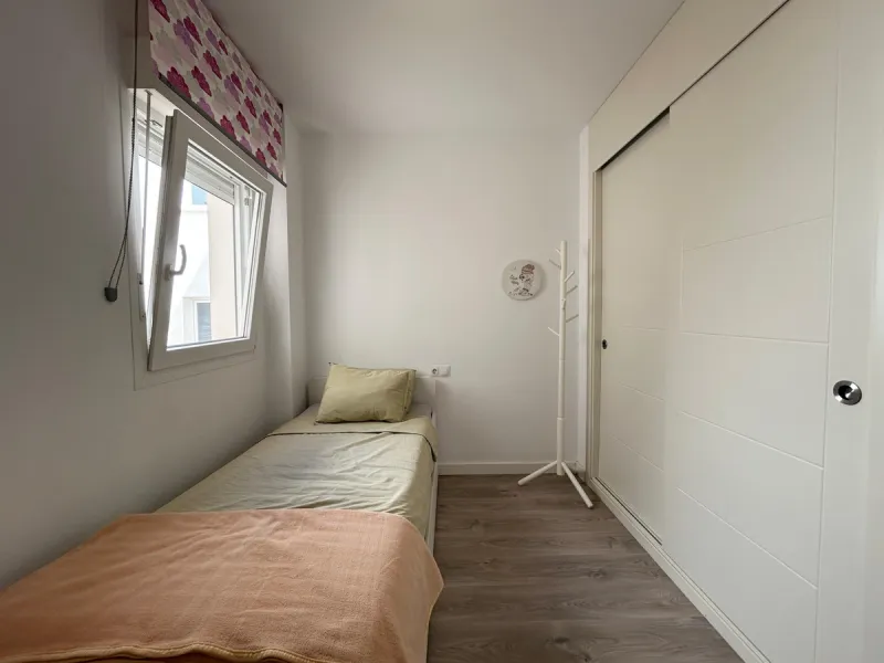 This refined apartment in Nueva Andalucía offers the perfect balance between comfort, style and convenience. Situated on the 6th floor, the property enjoys open sea and mountain views, enhancing the sense of space and light throughout the home. With 3 spa
