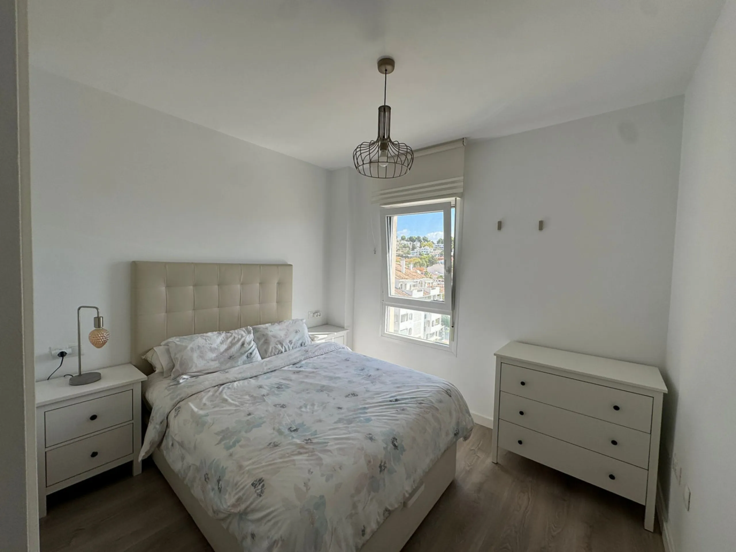 This refined apartment in Nueva Andalucía offers the perfect balance between comfort, style and convenience. Situated on the 6th floor, the property enjoys open sea and mountain views, enhancing the sense of space and light throughout the home. With 3 spa