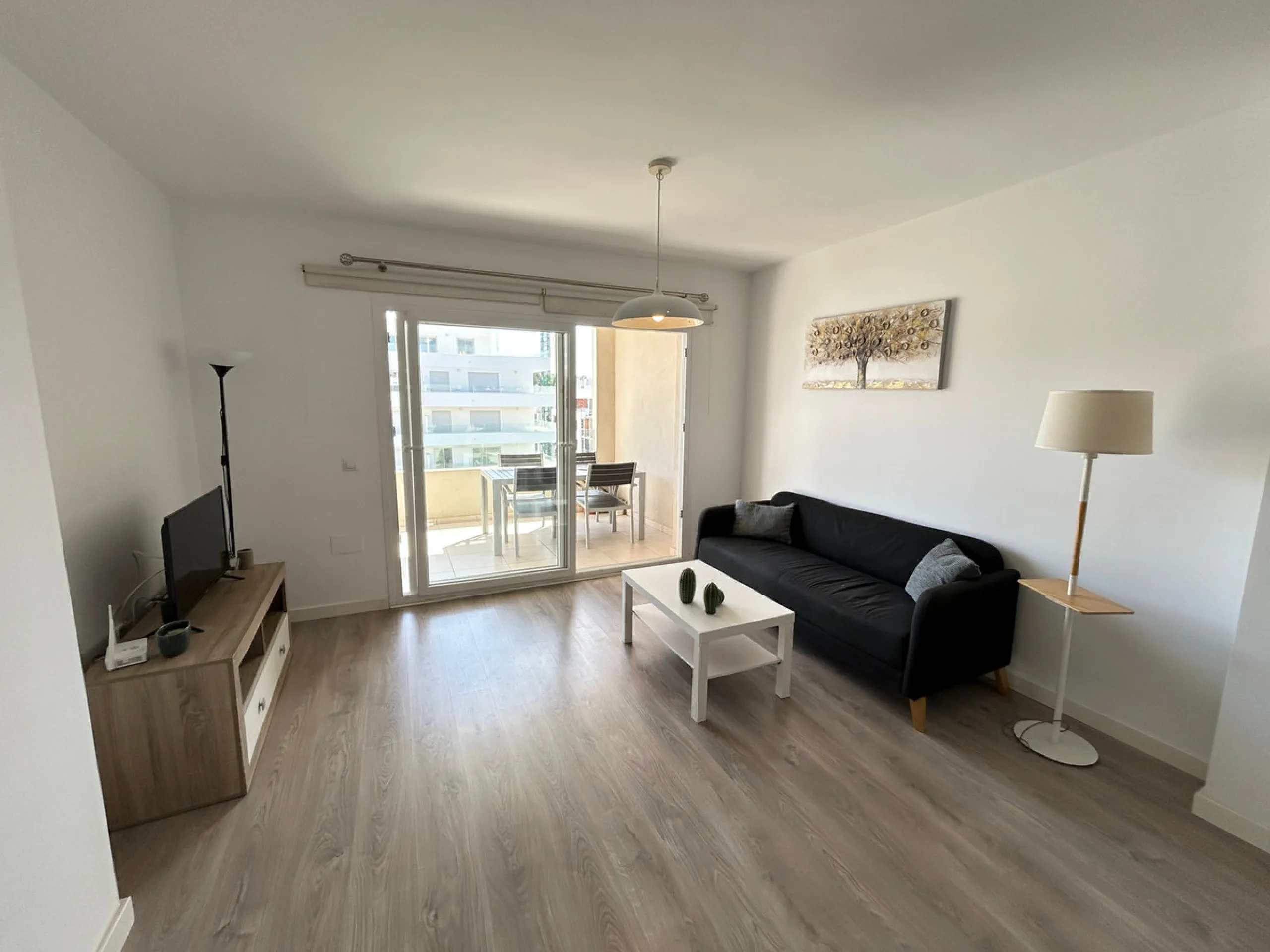 This refined apartment in Nueva Andalucía offers the perfect balance between comfort, style and convenience. Situated on the 6th floor, the property enjoys open sea and mountain views, enhancing the sense of space and light throughout the home. With 3 spa
