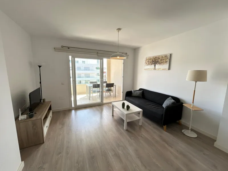 This refined apartment in Nueva Andalucía offers the perfect balance between comfort, style and convenience. Situated on the 6th floor, the property enjoys open sea and mountain views, enhancing the sense of space and light throughout the home. With 3 spa