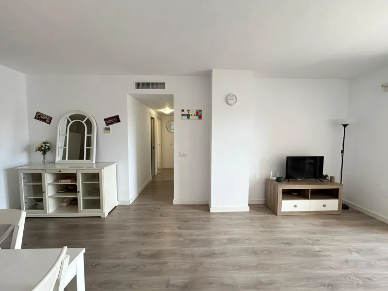This refined apartment in Nueva Andalucía offers the perfect balance between comfort, style and convenience. Situated on the 6th floor, the property enjoys open sea and mountain views, enhancing the sense of space and light throughout the home. With 3 spa