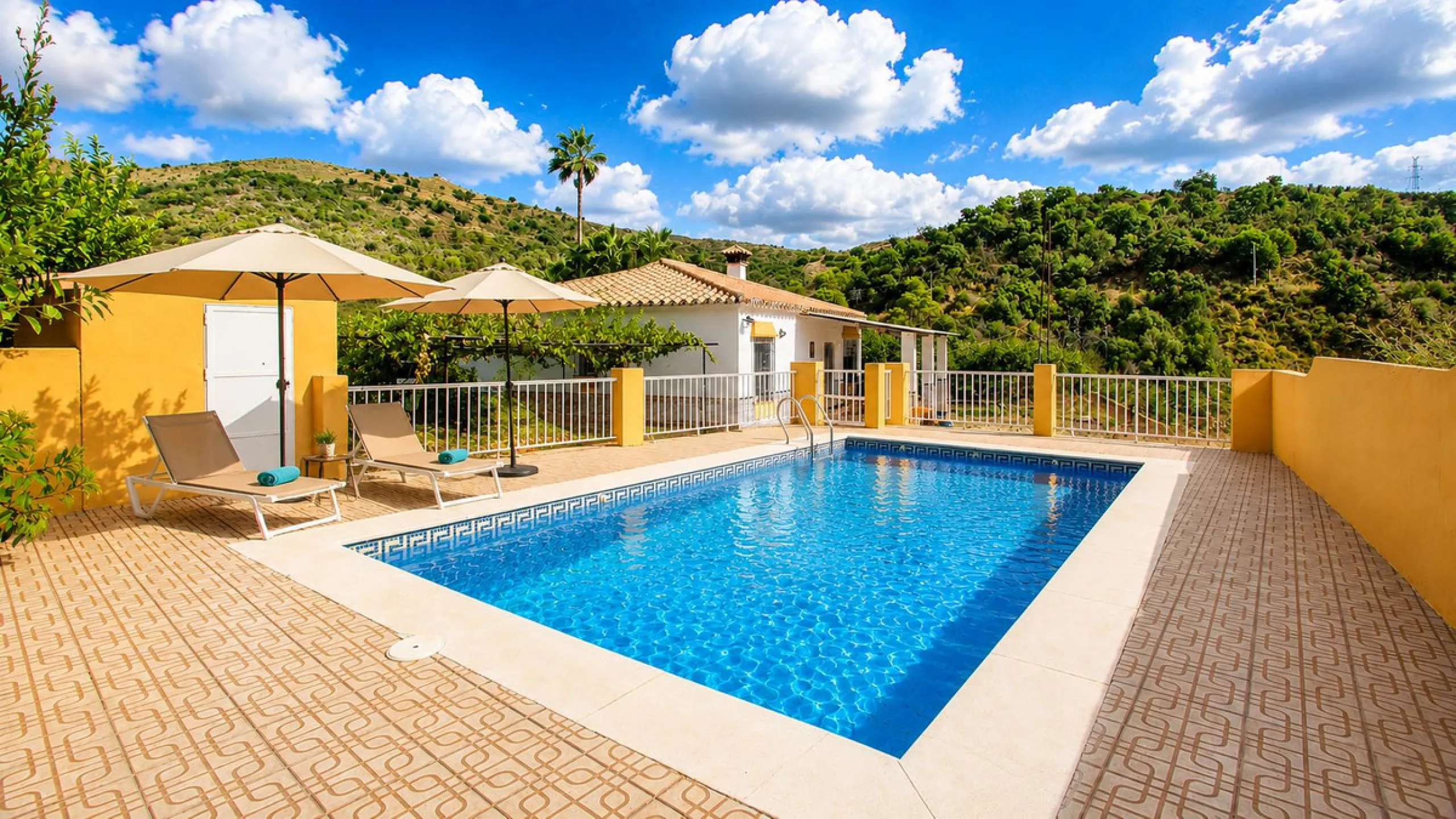 Charming country property with pool and garden for sale in Estepona – just 10 minutes from the beach