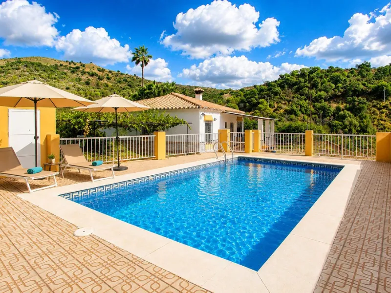 Charming country property with pool and garden for sale in Estepona – just 10 minutes from the beach