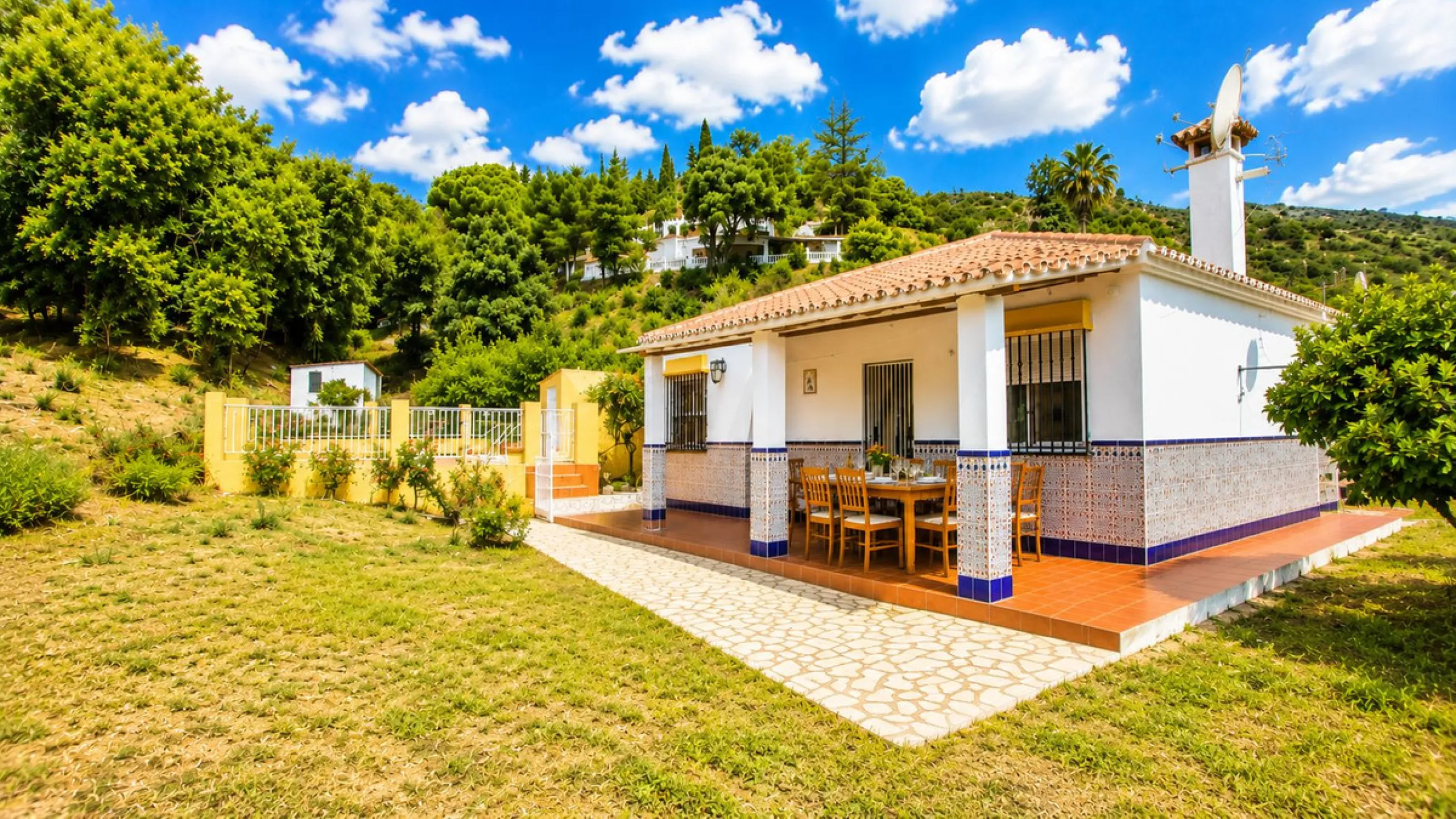 Charming country property with pool and garden for sale in Estepona – just 10 minutes from the beach
