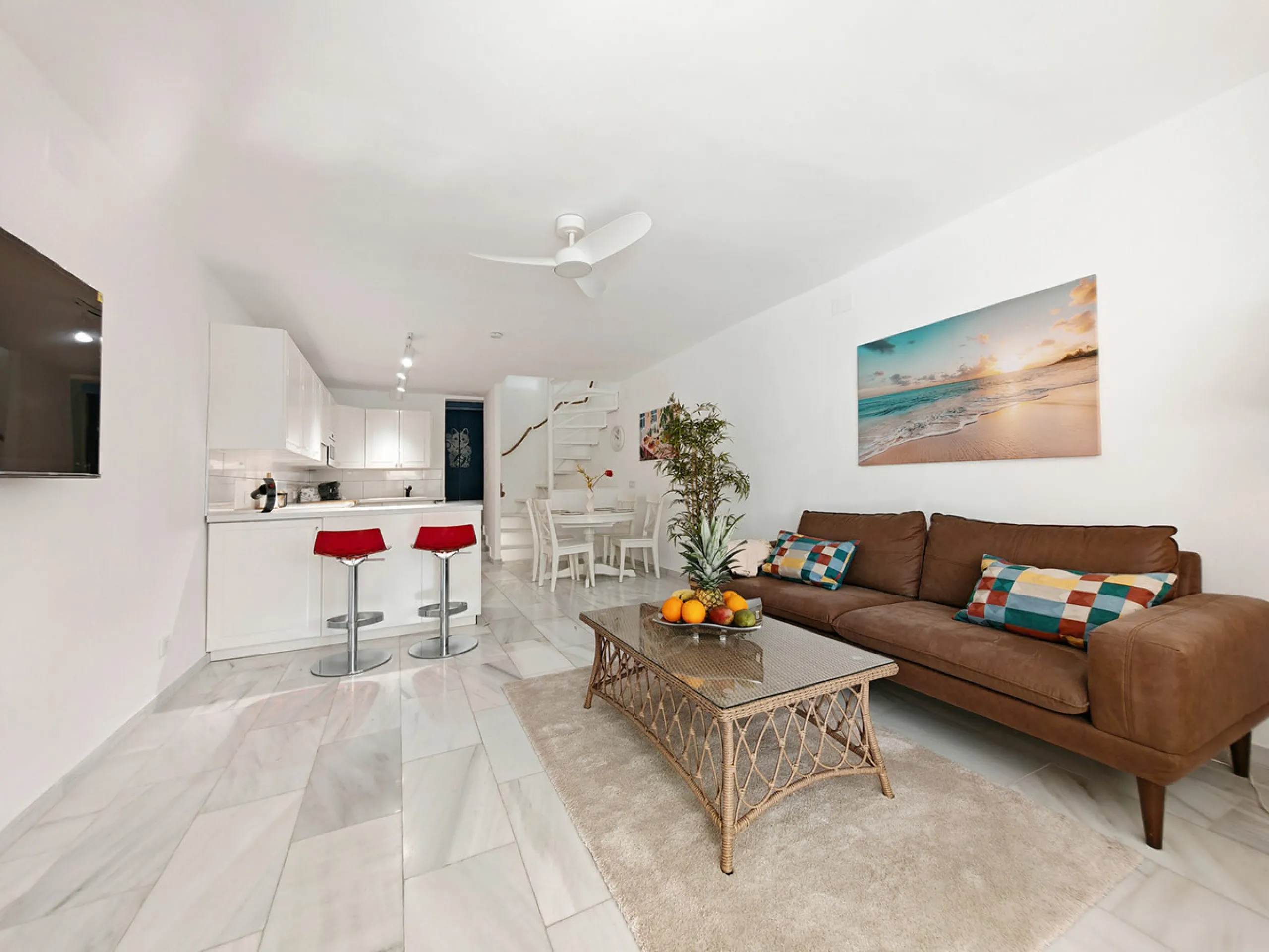 Town House for sale in , Manilva with 3 bedrooms, 2 bathrooms and with orientation south/east, with communal swimming pool, private garage (1 parking spaces) and private garden. Regarding property dimensions, it has 142 m² built and 25 m² terrace. Has the