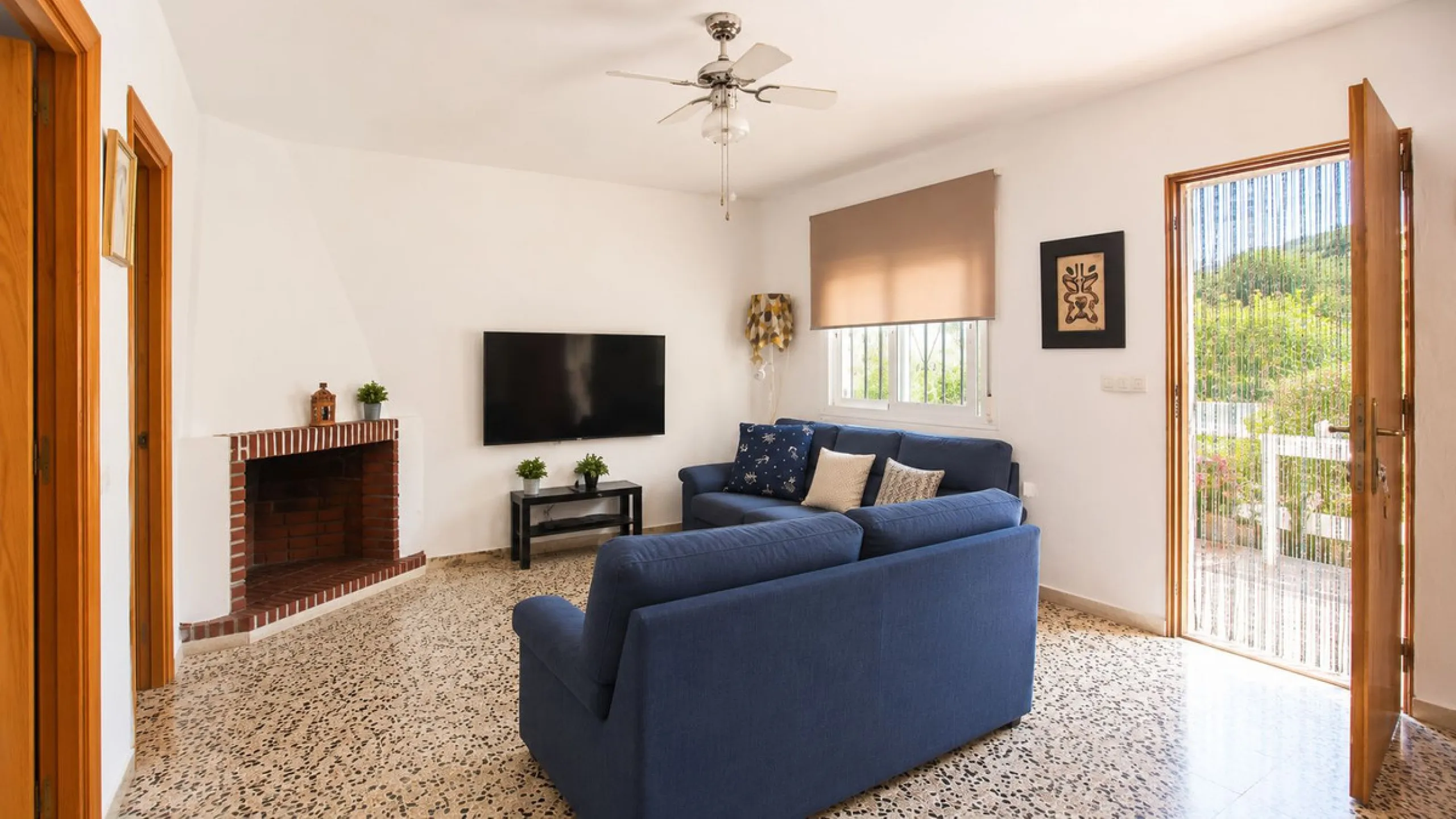 Charming country property with pool and garden for sale in Estepona – just 10 minutes from the beach