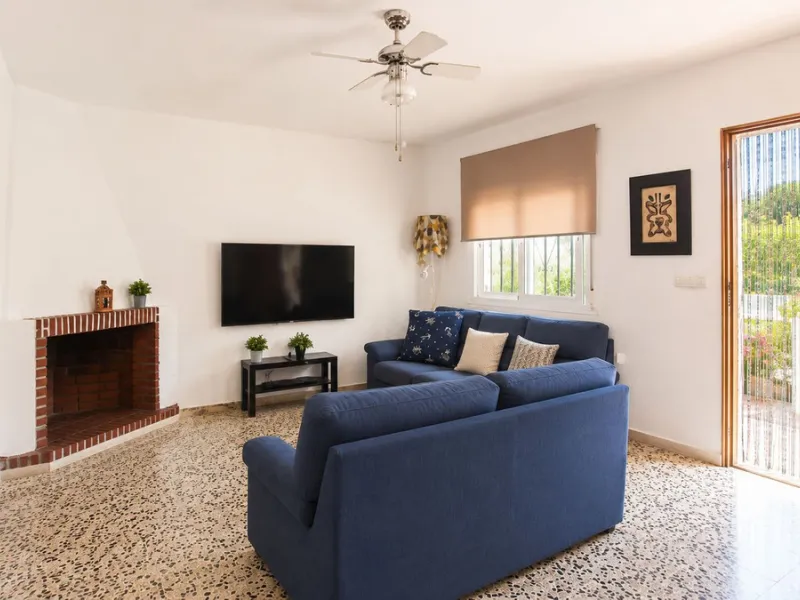 Charming country property with pool and garden for sale in Estepona – just 10 minutes from the beach