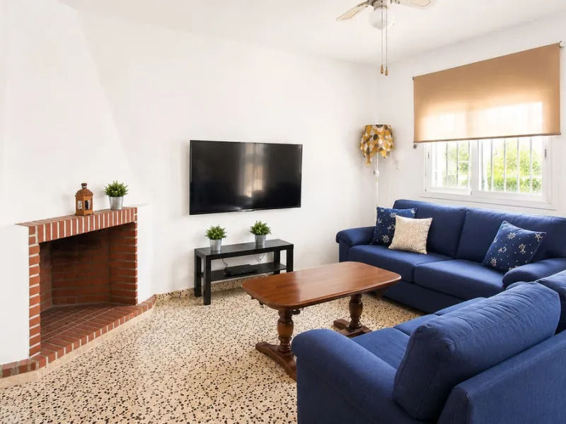 Charming country property with pool and garden for sale in Estepona – just 10 minutes from the beach