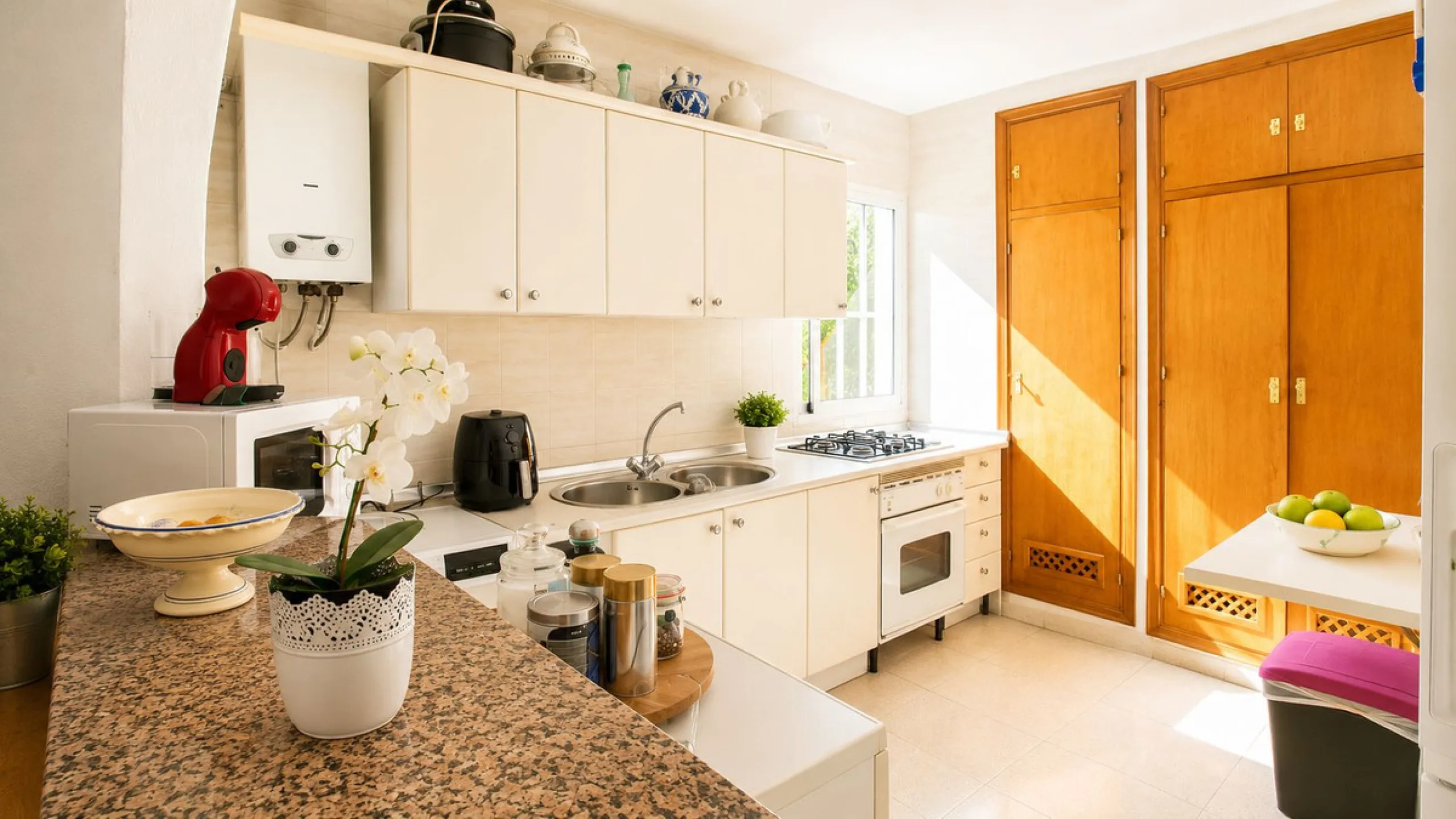 Charming country property with pool and garden for sale in Estepona – just 10 minutes from the beach
