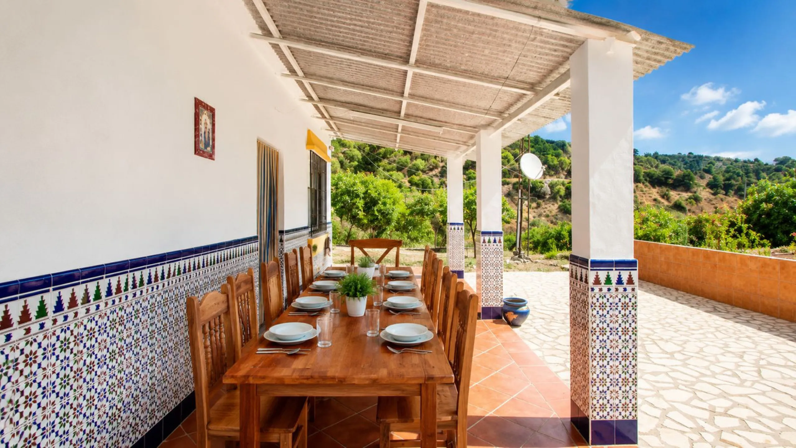 Charming country property with pool and garden for sale in Estepona – just 10 minutes from the beach