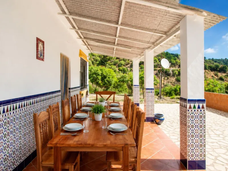 Charming country property with pool and garden for sale in Estepona – just 10 minutes from the beach
