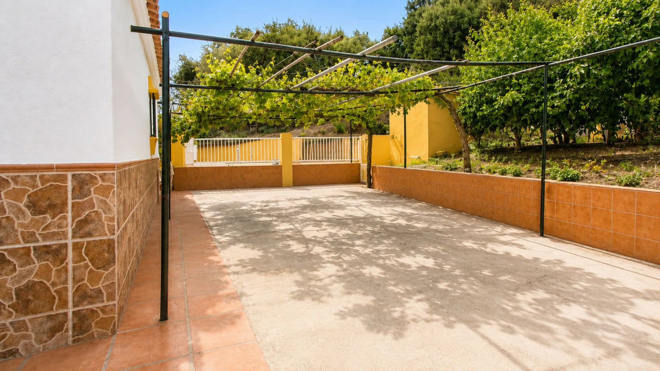 Charming country property with pool and garden for sale in Estepona – just 10 minutes from the beach