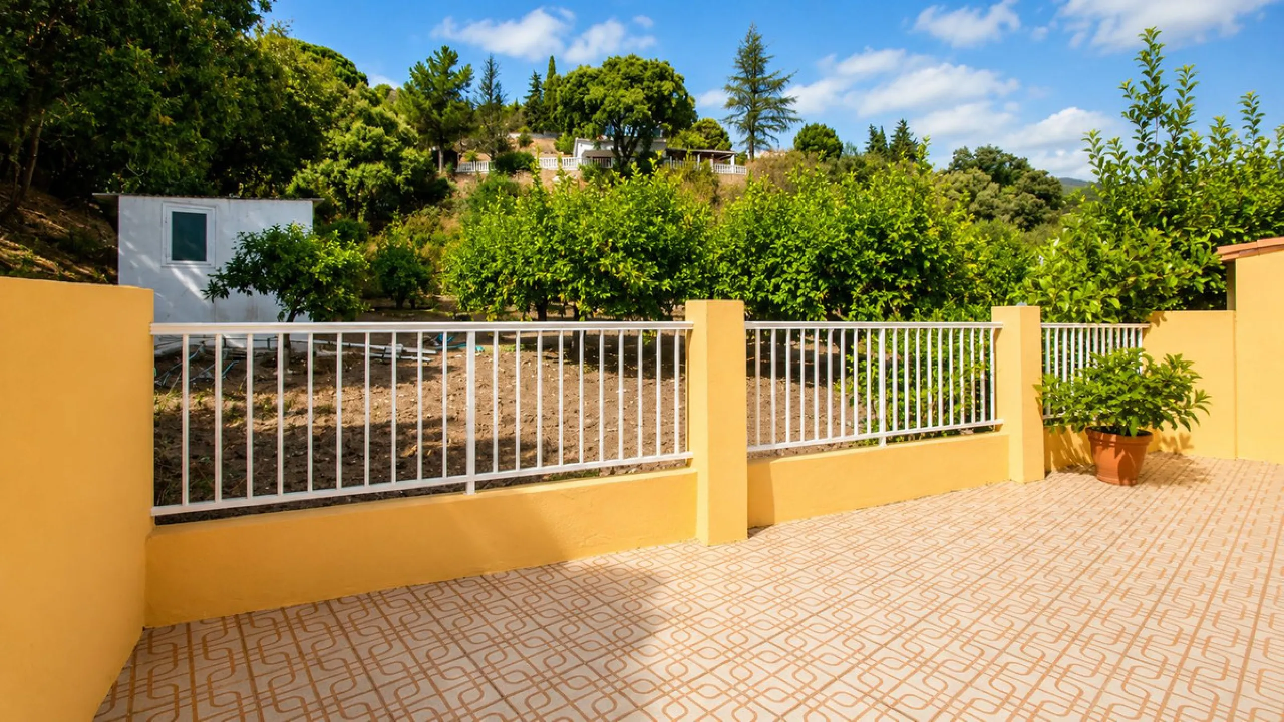 Charming country property with pool and garden for sale in Estepona – just 10 minutes from the beach