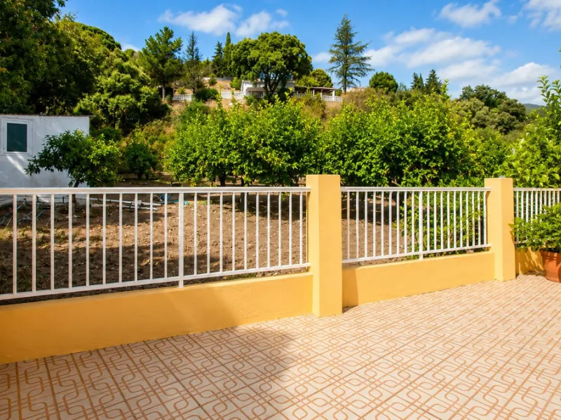 Charming country property with pool and garden for sale in Estepona – just 10 minutes from the beach