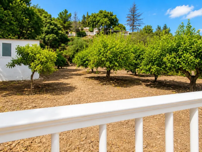 Charming country property with pool and garden for sale in Estepona – just 10 minutes from the beach