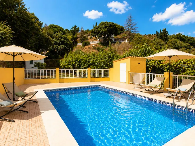 Charming country property with pool and garden for sale in Estepona – just 10 minutes from the beach