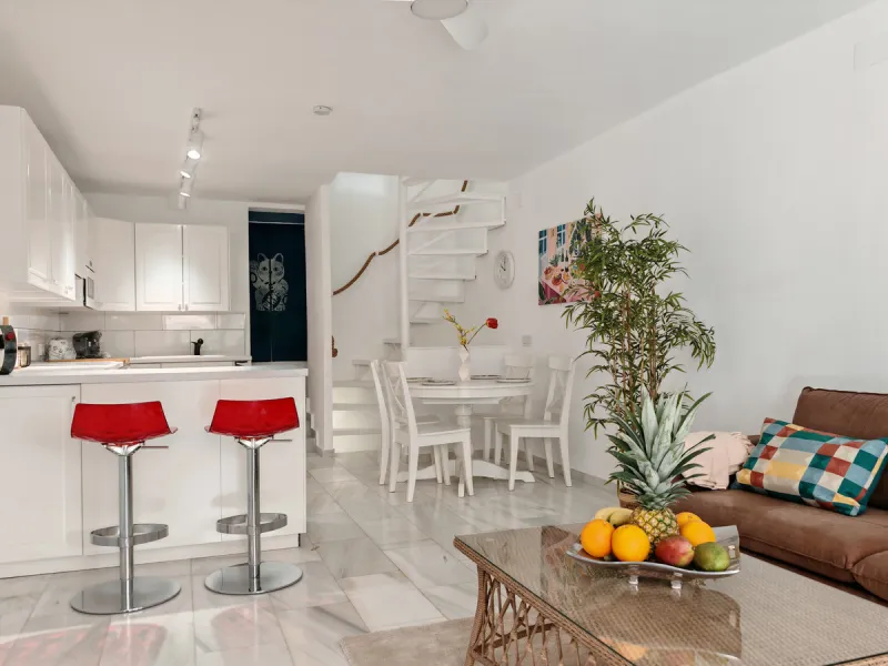 Town House for sale in , Manilva with 3 bedrooms, 2 bathrooms and with orientation south/east, with communal swimming pool, private garage (1 parking spaces) and private garden. Regarding property dimensions, it has 142 m² built and 25 m² terrace. Has the