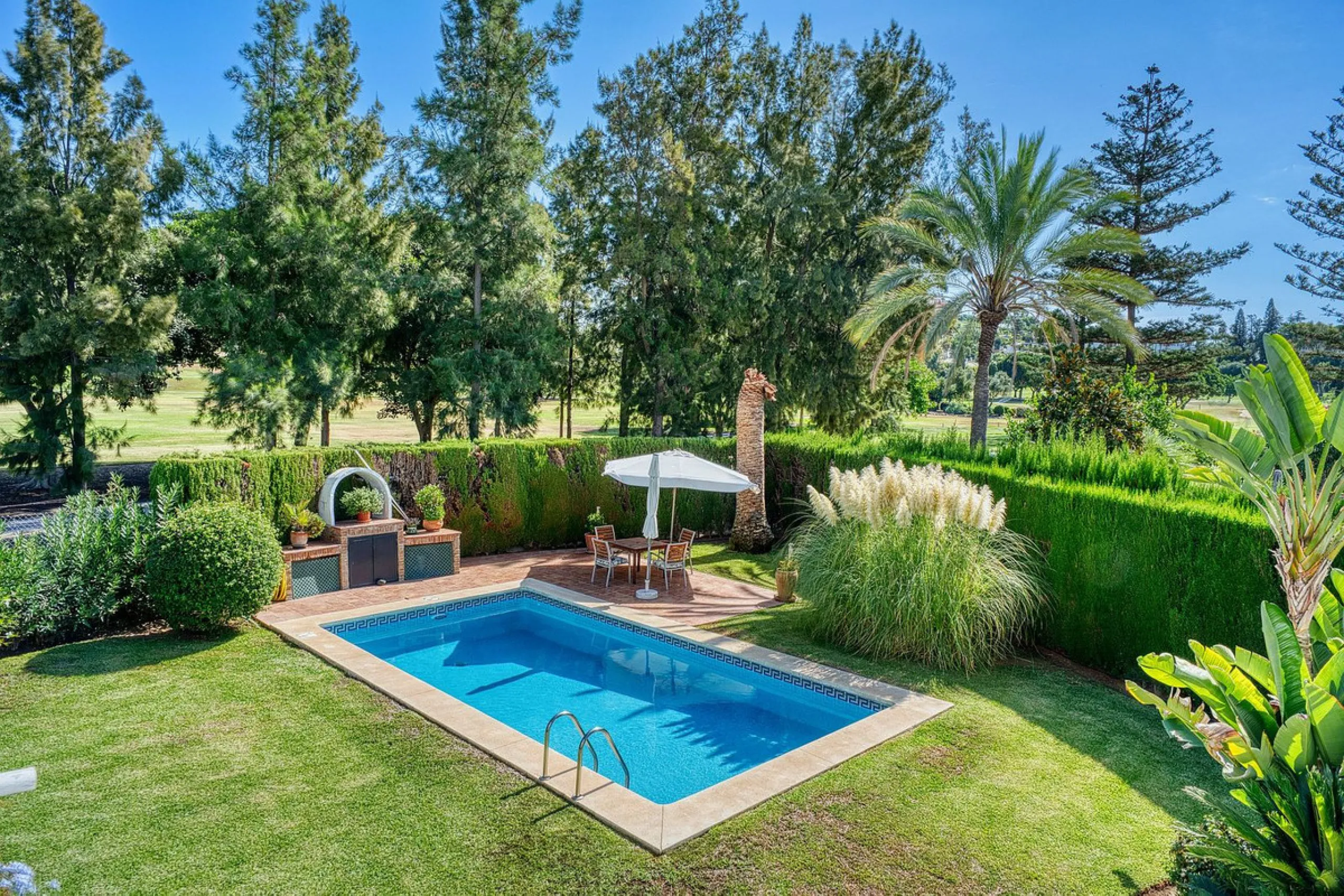 Villa nestled in the prestigious area of Nueva Andalucía, Marbella. This property offers a privileged position front line Los Naranjos golf.