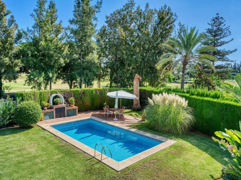 Villa nestled in the prestigious area of Nueva Andalucía, Marbella. This property offers a privileged position front line Los Naranjos golf.