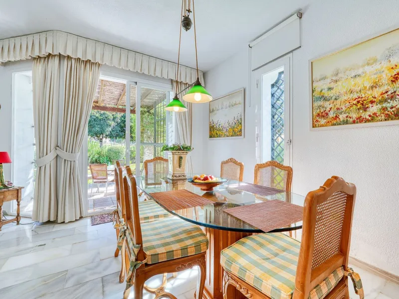 Villa nestled in the prestigious area of Nueva Andalucía, Marbella. This property offers a privileged position front line Los Naranjos golf.