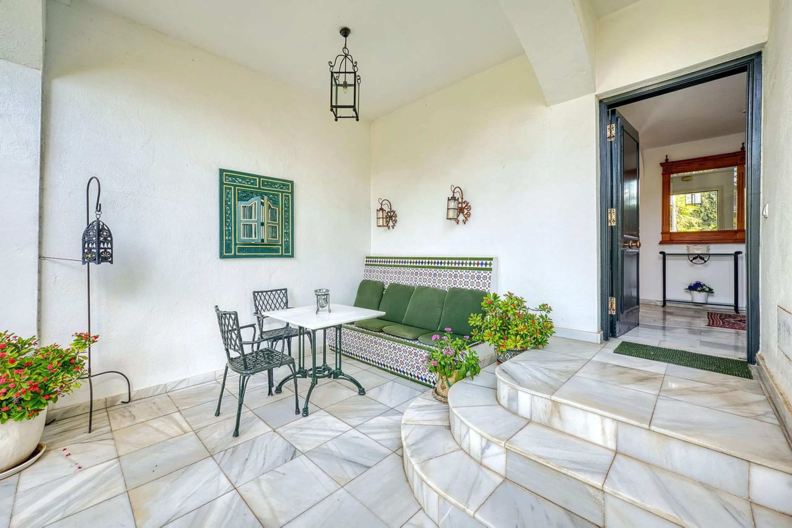 Villa nestled in the prestigious area of Nueva Andalucía, Marbella. This property offers a privileged position front line Los Naranjos golf.