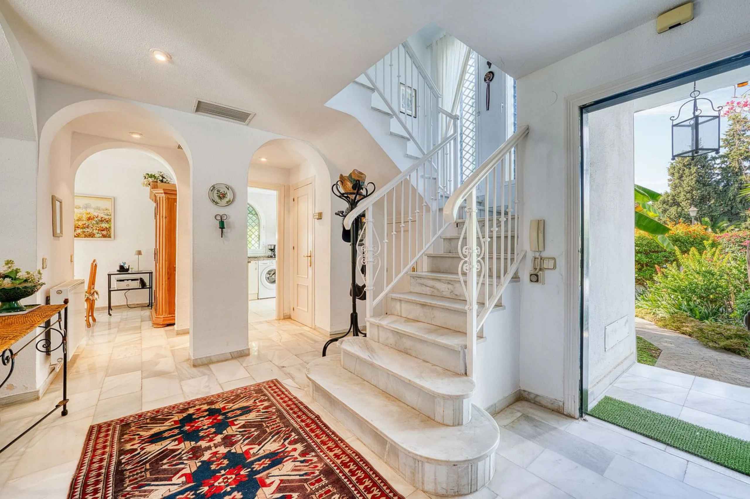 Villa nestled in the prestigious area of Nueva Andalucía, Marbella. This property offers a privileged position front line Los Naranjos golf.