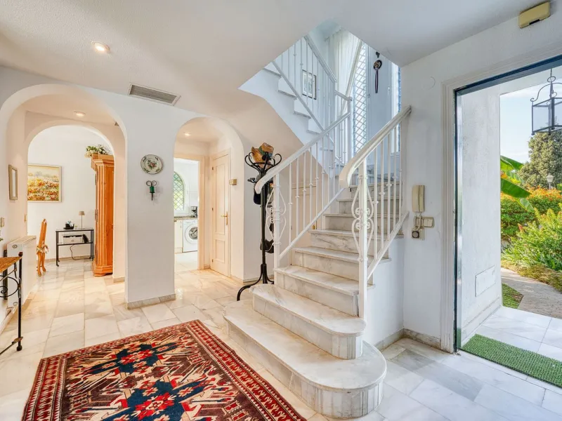 Villa nestled in the prestigious area of Nueva Andalucía, Marbella. This property offers a privileged position front line Los Naranjos golf.