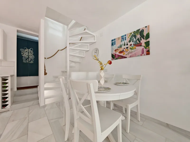 Town House for sale in , Manilva with 3 bedrooms, 2 bathrooms and with orientation south/east, with communal swimming pool, private garage (1 parking spaces) and private garden. Regarding property dimensions, it has 142 m² built and 25 m² terrace. Has the
